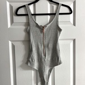 Ribbed bodysuit with zipper